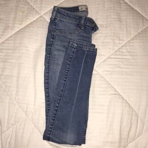 LOW RISE JEANS
